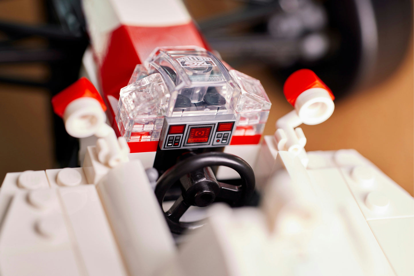 LEGO Icons: McLaren MP4/4 & Ayrton Senna (10330)