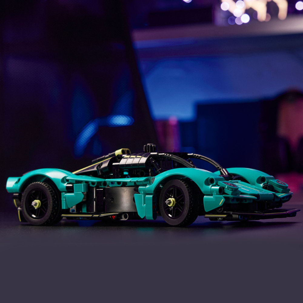 LEGO Technic: Aston Martin Valkyrie (42208)