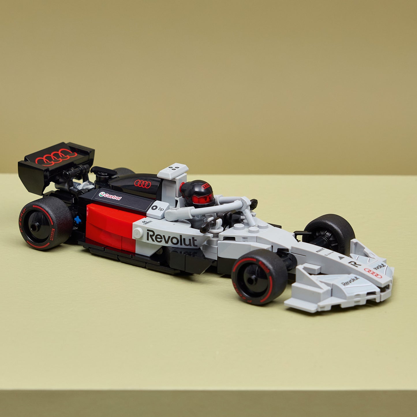 LEGO Speed Champions: Audi Revolut F1 Team R26 Race Car (77259)