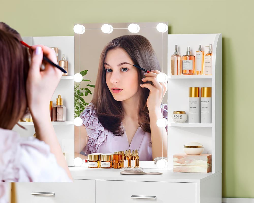 HD mirror on dressing table