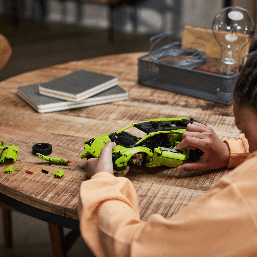 LEGO Technic: Lamborghini Huracan Tecnica (42161)