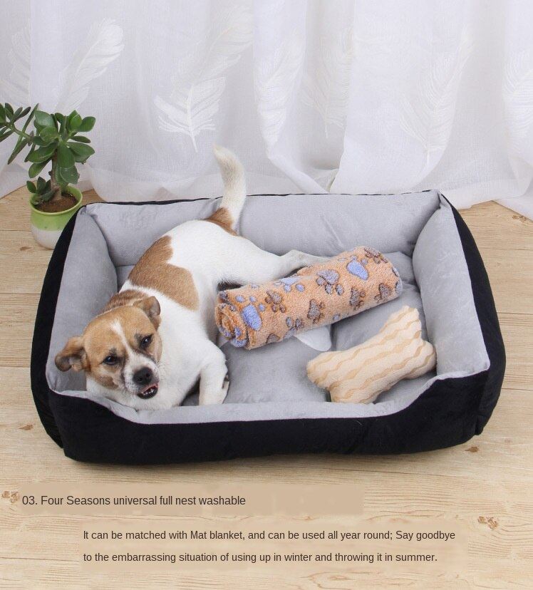 Pet bed with polyester fleece lining