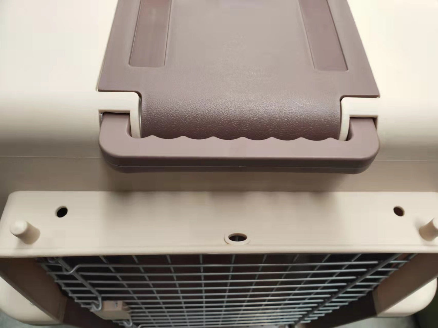 81cm - Wheeled Plastic Airline Travel Cage/Carrier/Crate