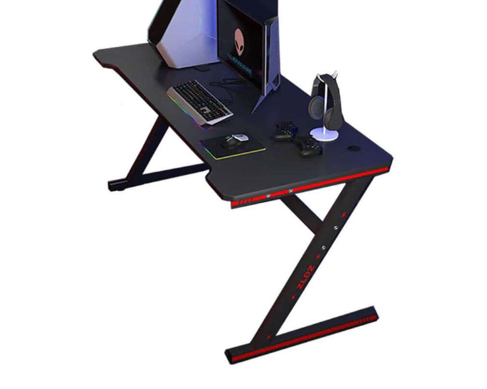 Sturdy gaming desk for setup
