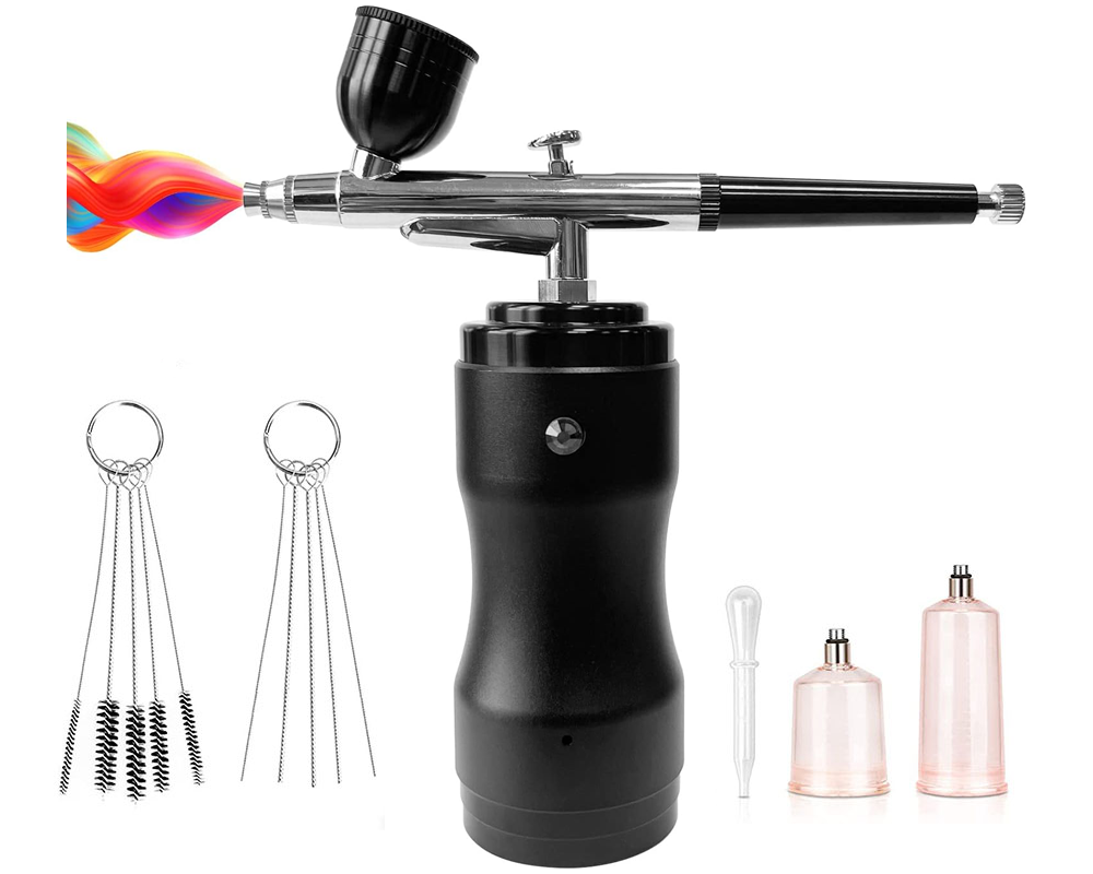 Airbrush with cleaning brushes
