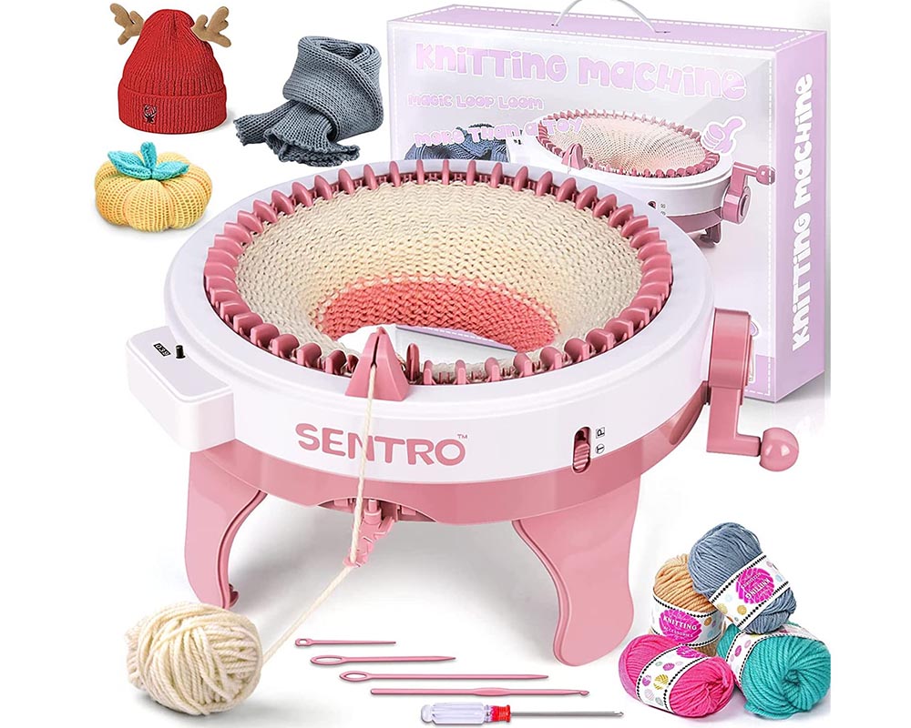Knitting machine with accessories