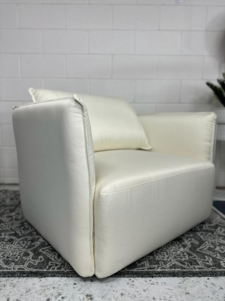 BroDeals Arm Chairs, Recliners & Sleeper Chairs Extra Large Armchair - White