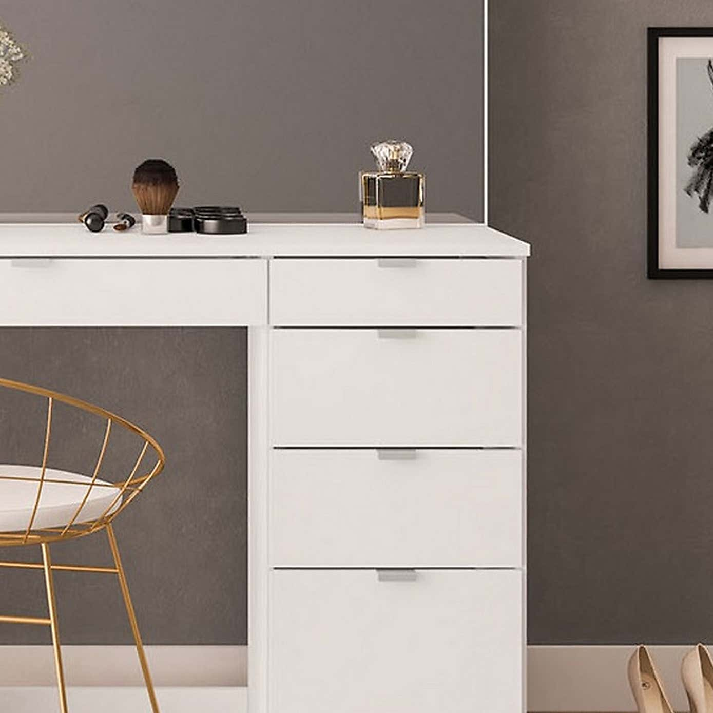 Dressing table with 5 drawers