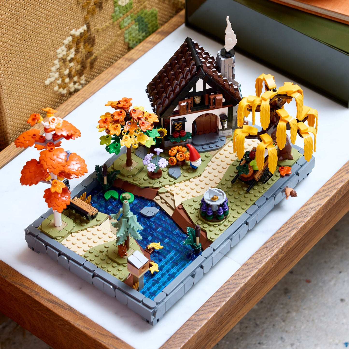 LEGO Icons: Autumn Cottage Garden (11372)