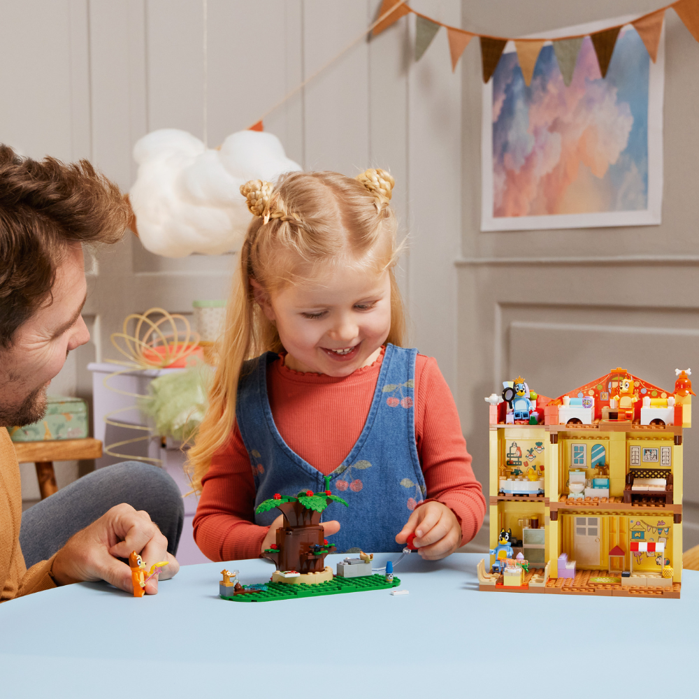 LEGO Bluey: Bluey's Family House (11203)