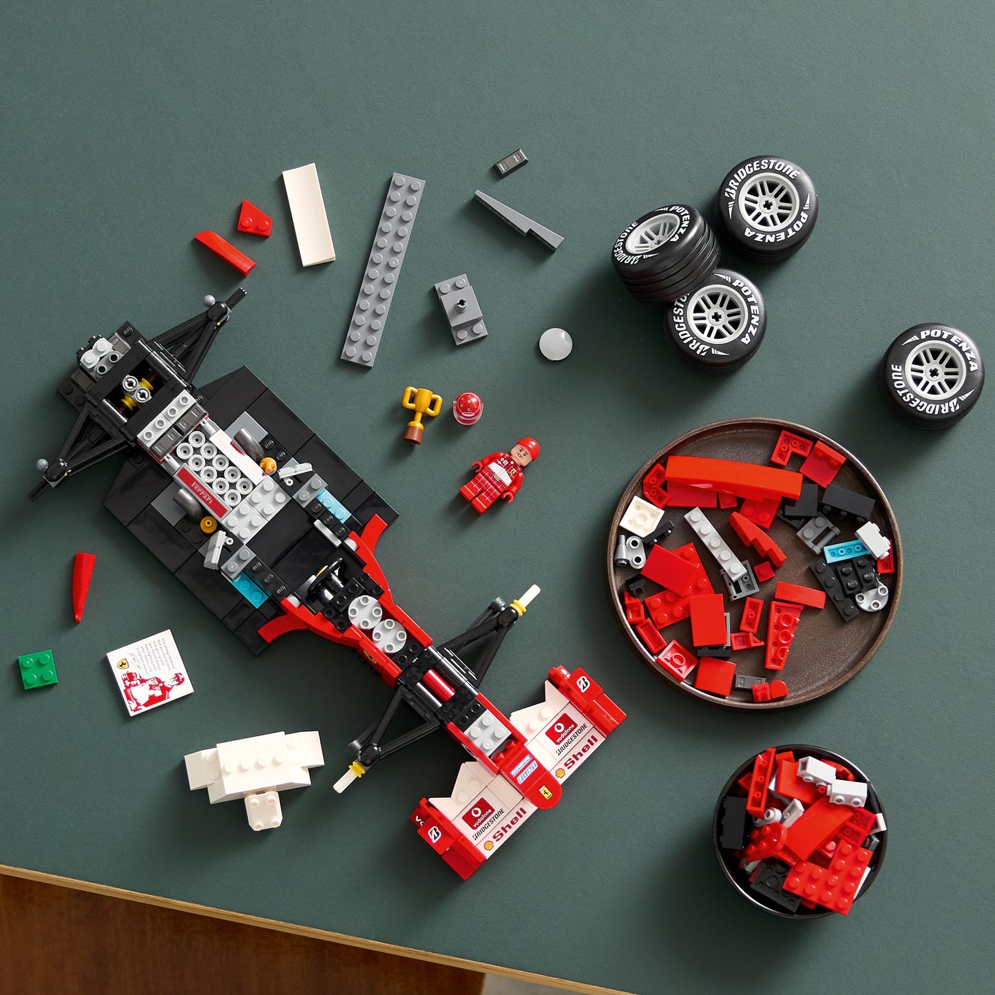 LEGO Icons: Ferrari F2004 and Michael Schumacher (11375)