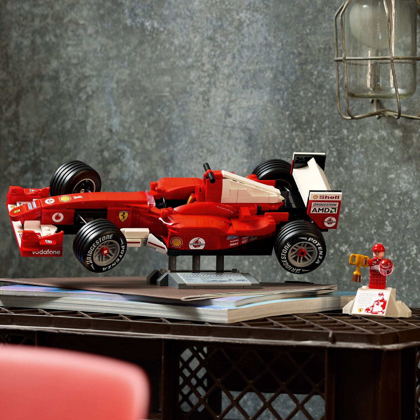 LEGO Icons: Ferrari F2004 and Michael Schumacher (11375)