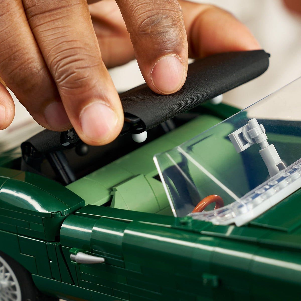 LEGO Icons: Jaguar E-Type (11381)