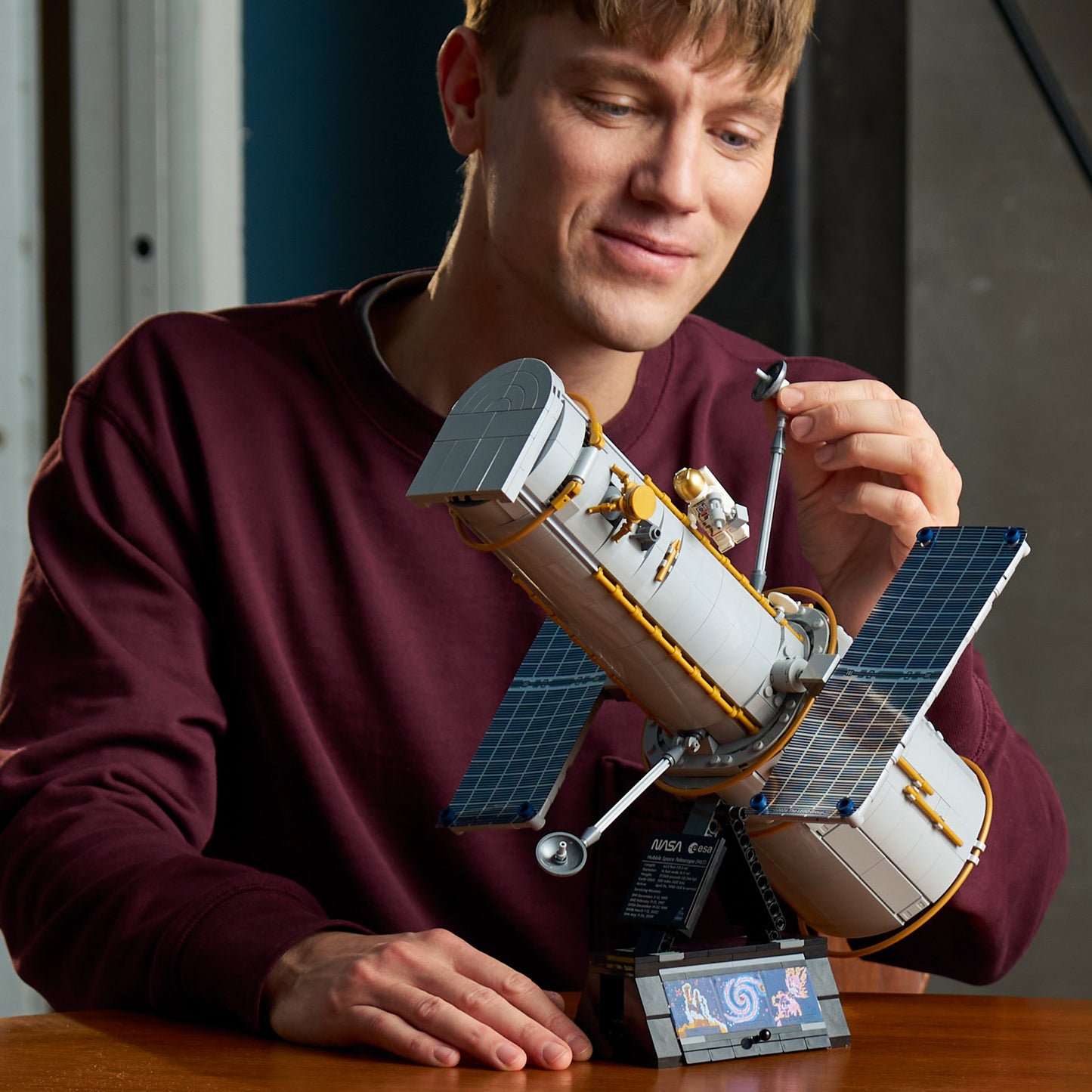 LEGO Icons: Hubble Space Telescope (11382)