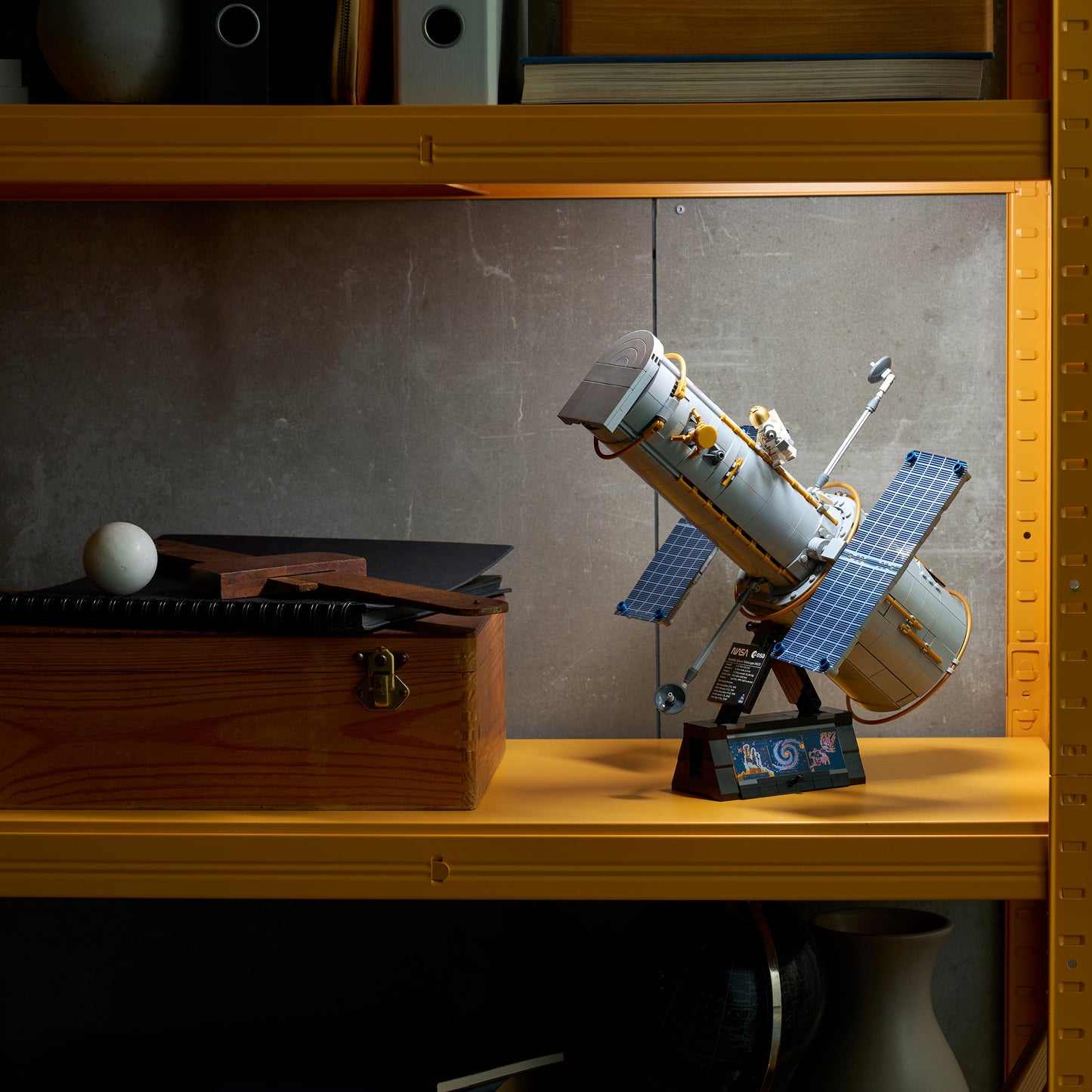 LEGO Icons: Hubble Space Telescope (11382)