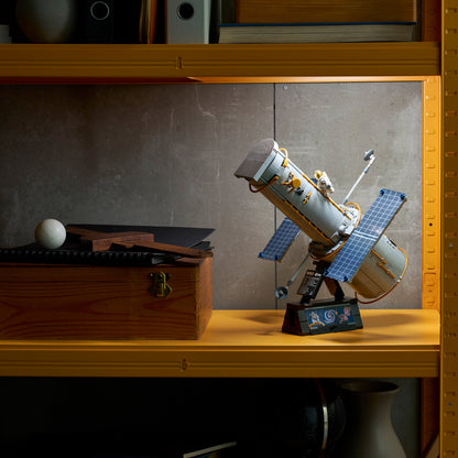 LEGO Icons: Hubble Space Telescope (11382)