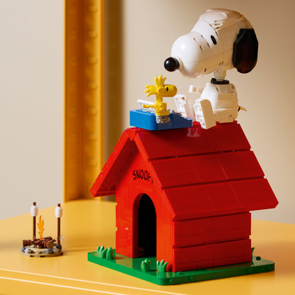 LEGO Ideas: Peanuts: Snoopys Doghouse (21368)
