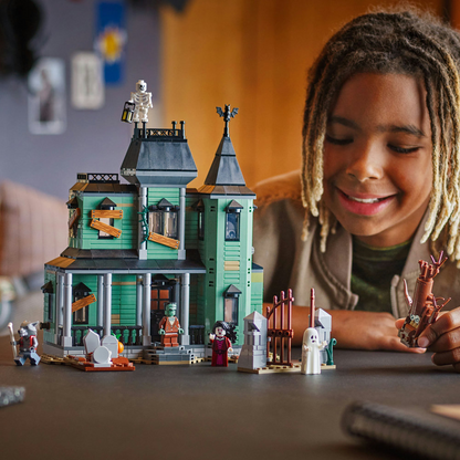 LEGO Creator: 3-in-1 Haunted Mansion House (31167)