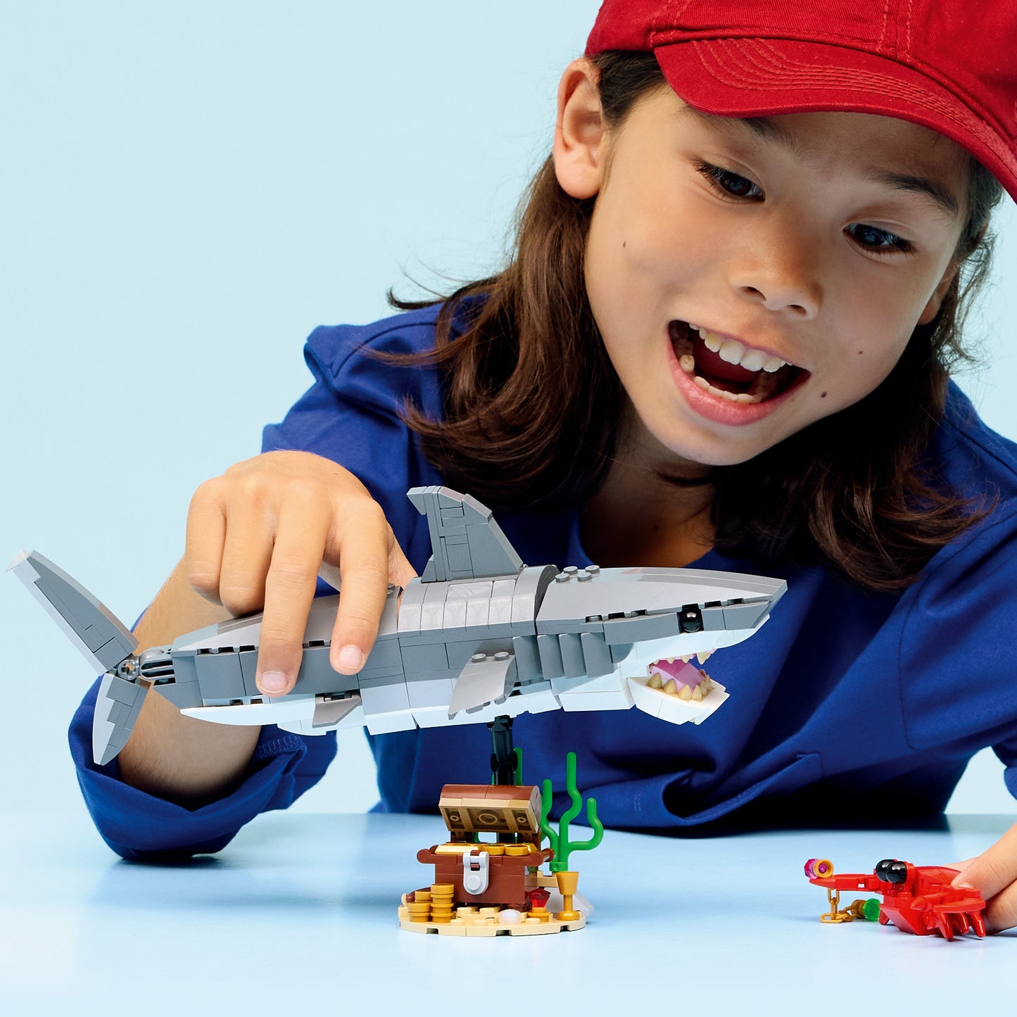 LEGO Creator: Fierce Shark with a Treasure Chest (31381)