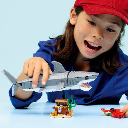 LEGO Creator: Fierce Shark with a Treasure Chest (31381)