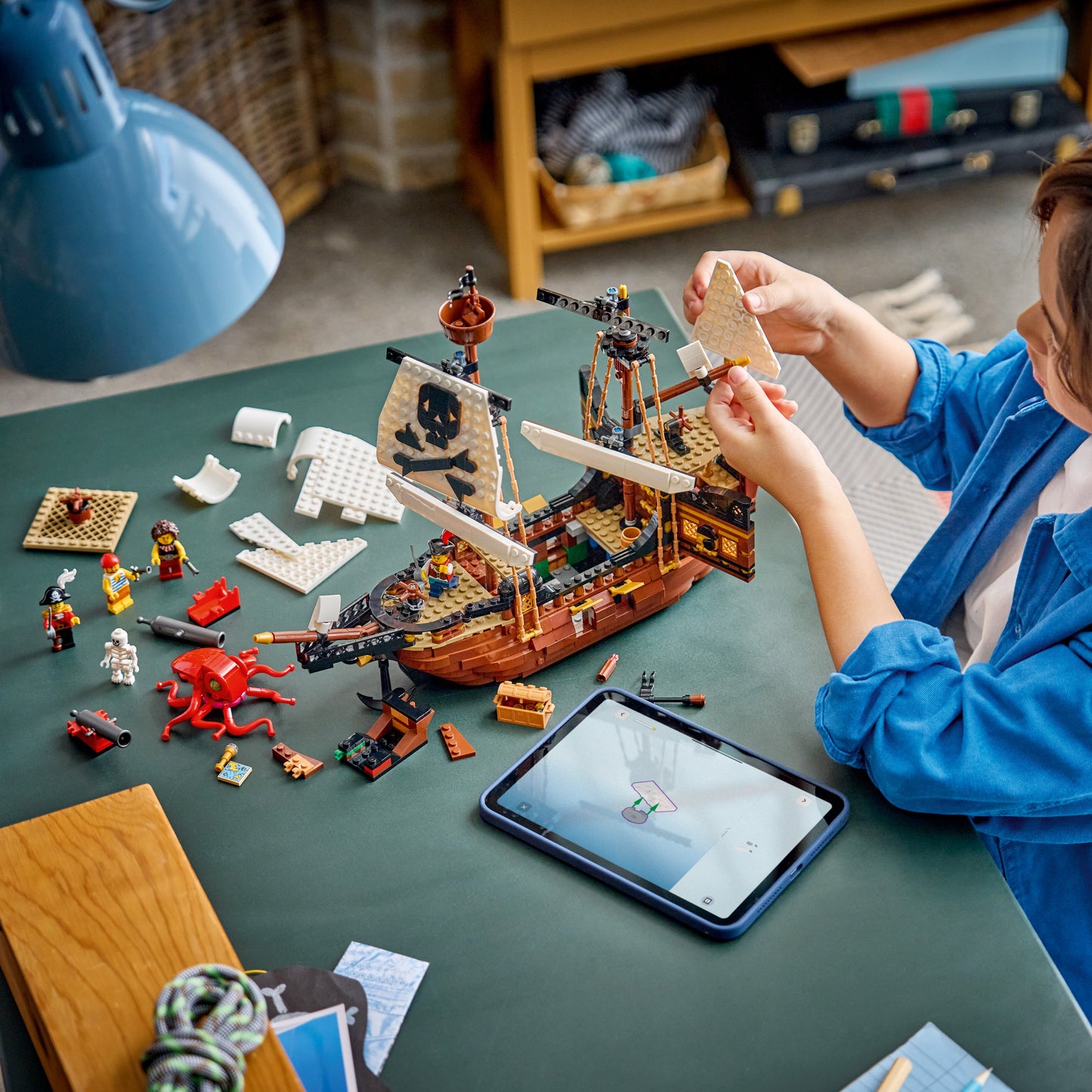 LEGO Creator: 3 in 1 Iconic Pirate Ship (31387)