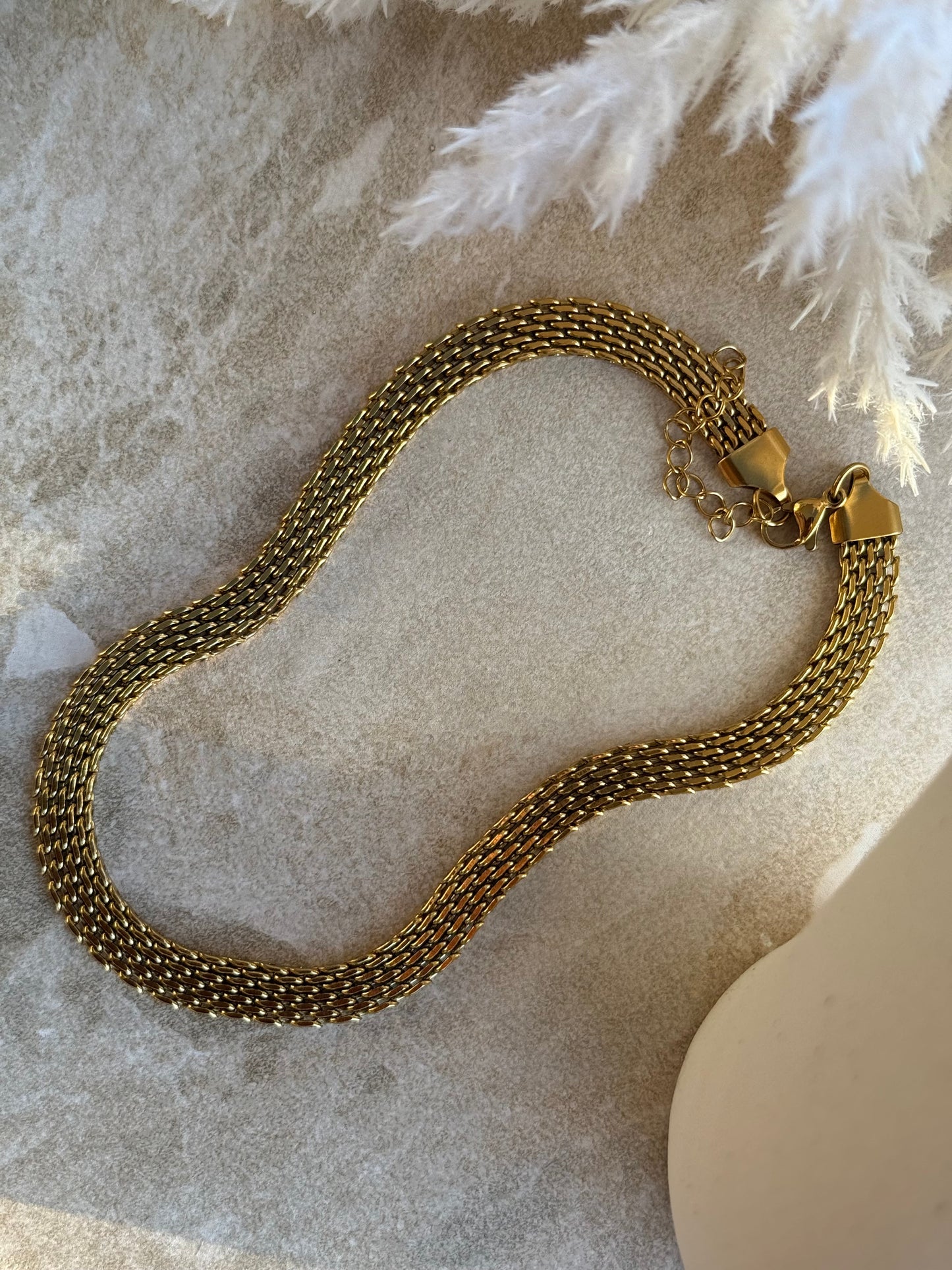 Rāranga Kōura Gold Mesh Necklace