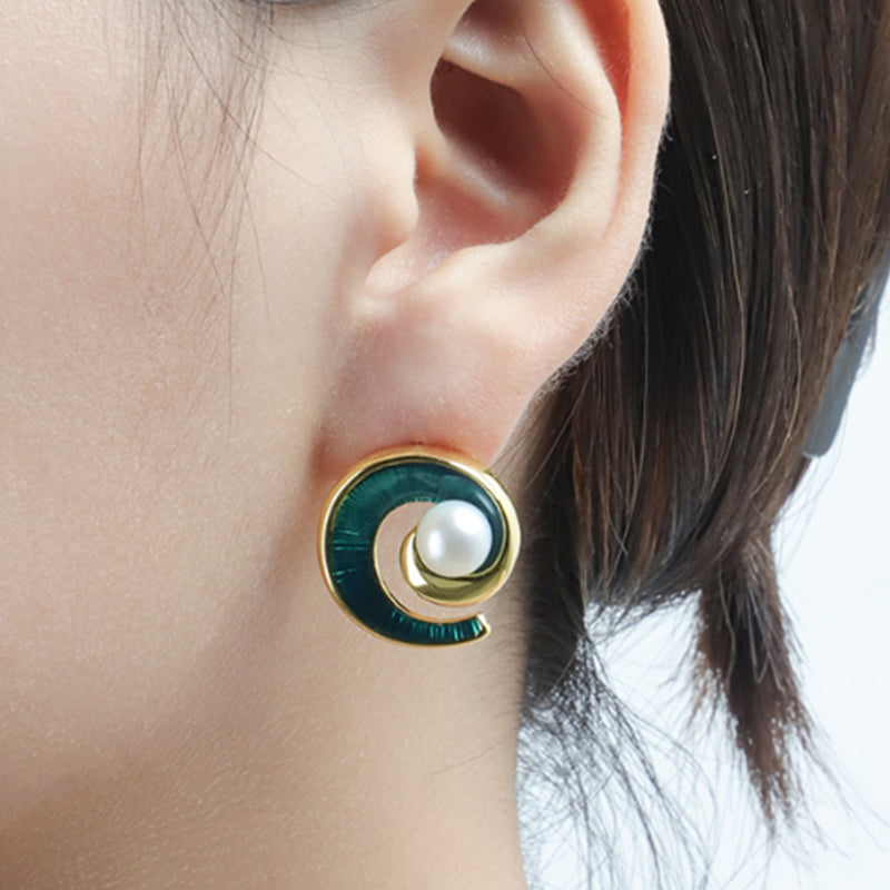 Embellique Retro Enamel Conch Freshwater Pearls Earrings