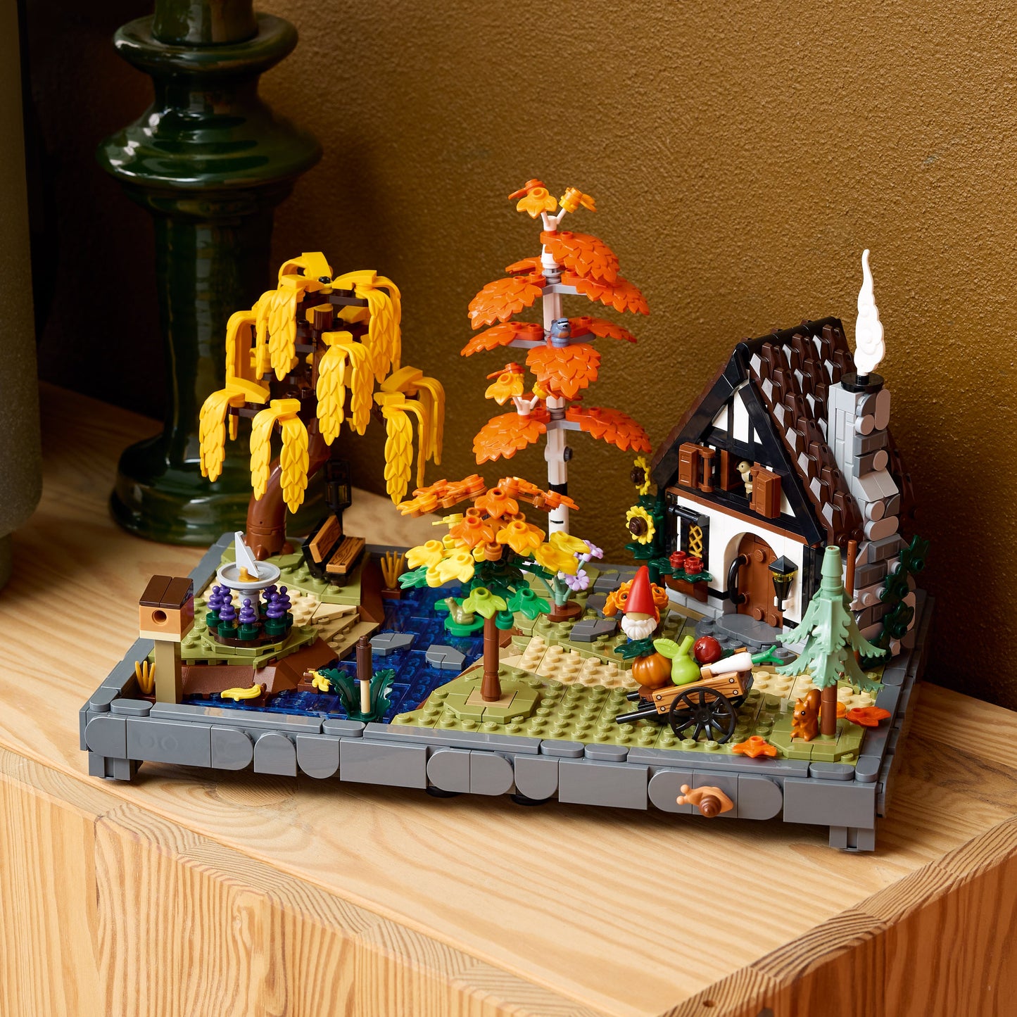 LEGO Icons: Autumn Cottage Garden (11372)