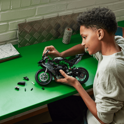 LEGO Technic: Kawasaki Ninja H2R Motorcycle (42170)