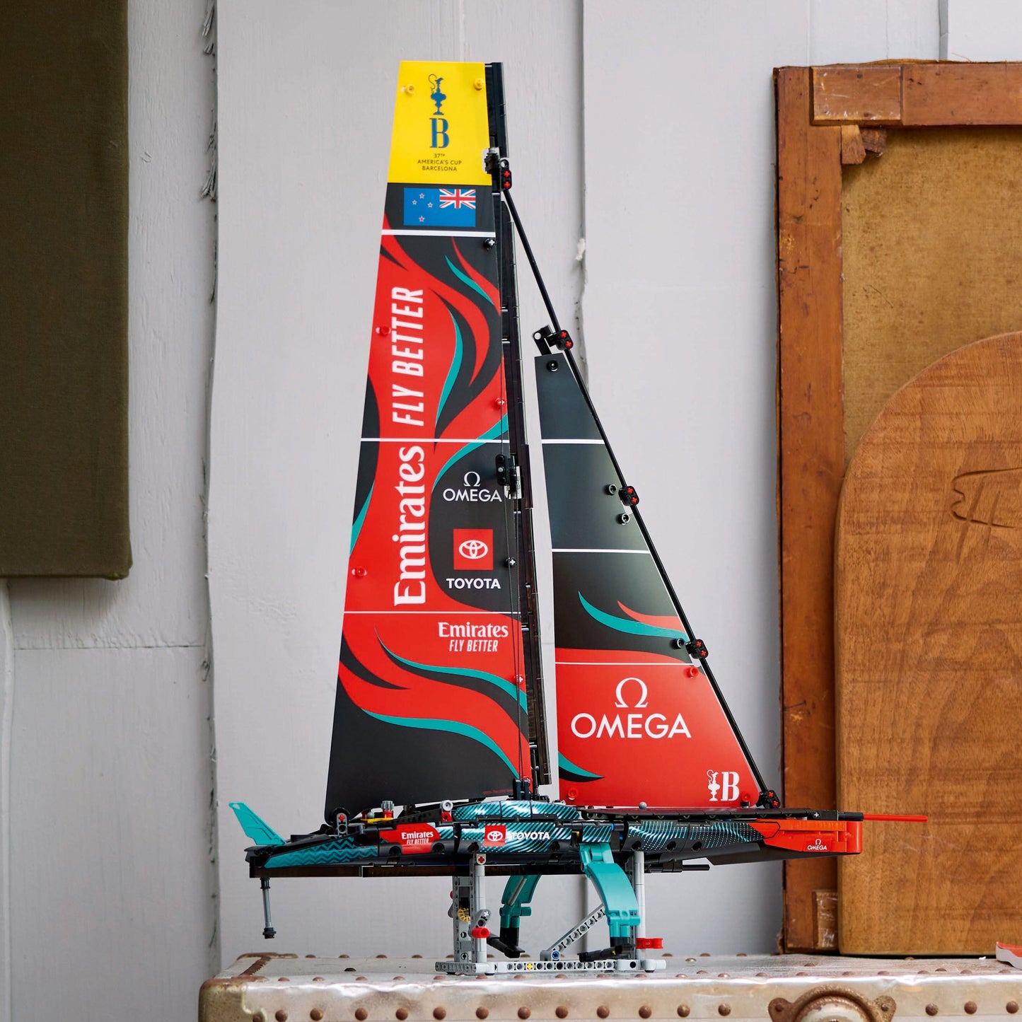 LEGO Technic: Emirates Team New Zealand AC75 Yacht (42174)