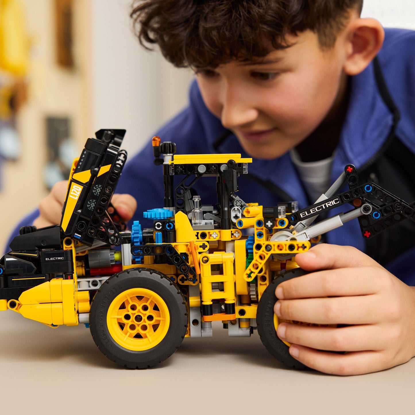 LEGO Technic: Volvo L120 Electric Wheel Loader (42209)