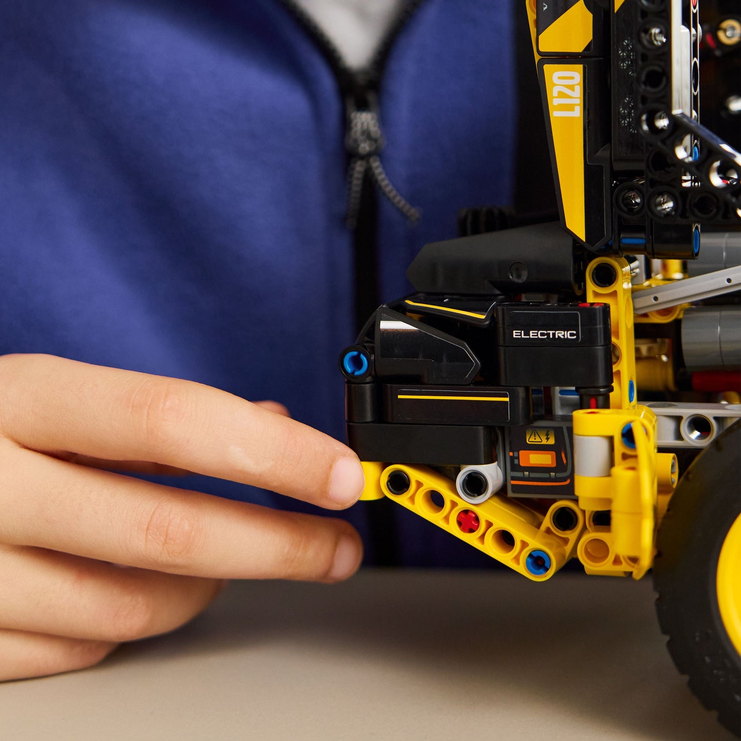 LEGO Technic: Volvo L120 Electric Wheel Loader (42209)