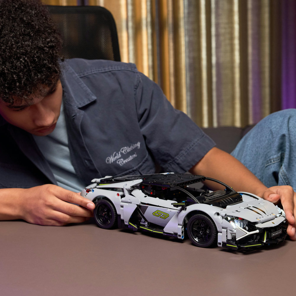 LEGO Technic: Lamborghini Revuelto Super Sports Car (42214)