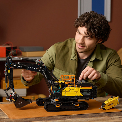 LEGO Technic: Volvo EC500 Hybrid Excavator (42215)