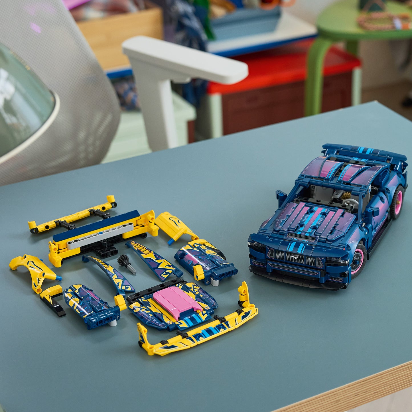 LEGO Technic: Custom Garage Ford Mustang GT Car (42236)