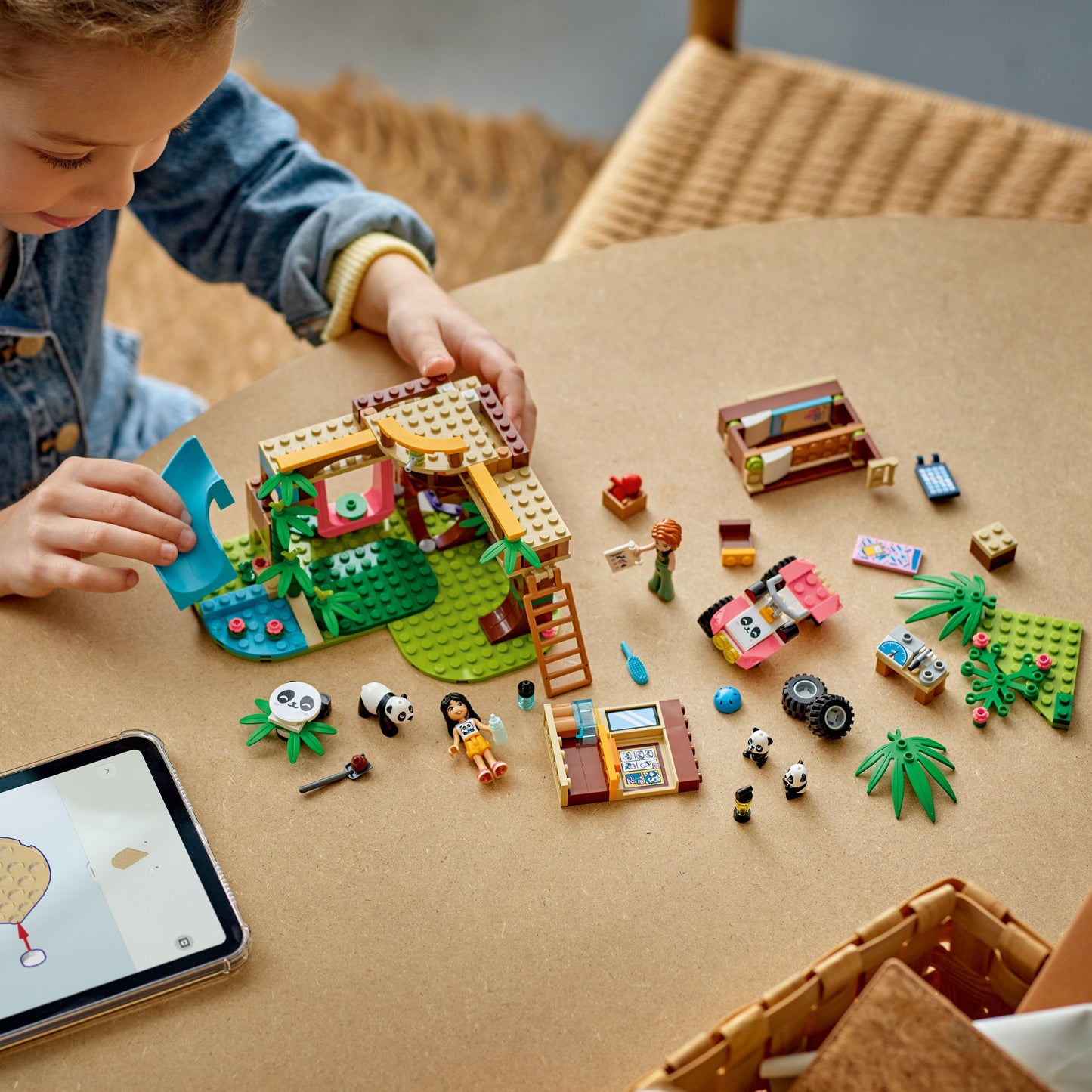 LEGO Friends: Panda Sanctuary Animal Care (42648)