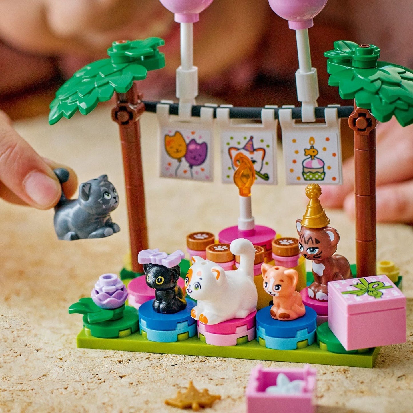 LEGO Friends: Cat Birthday Party & Tree House (42666)
