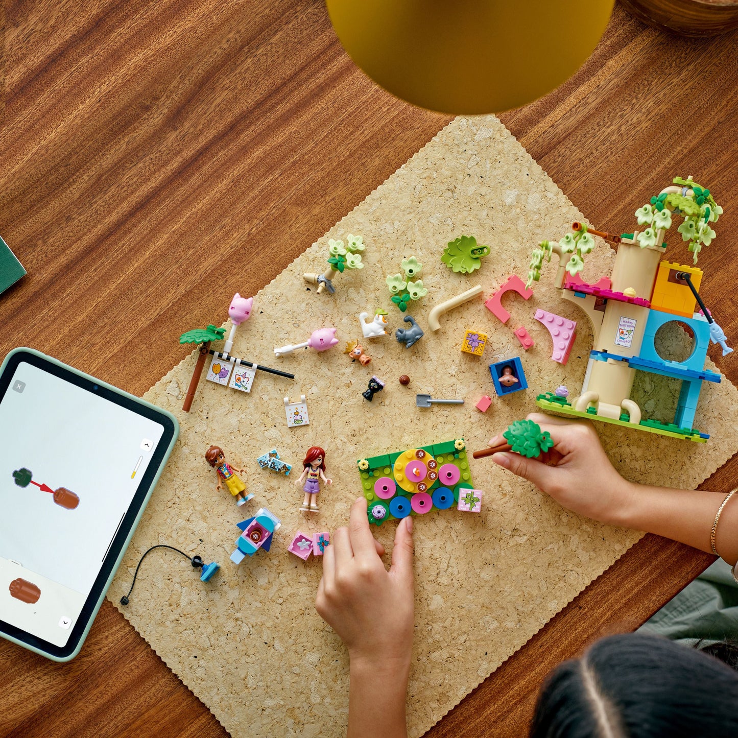 LEGO Friends: Cat Birthday Party & Tree House (42666)