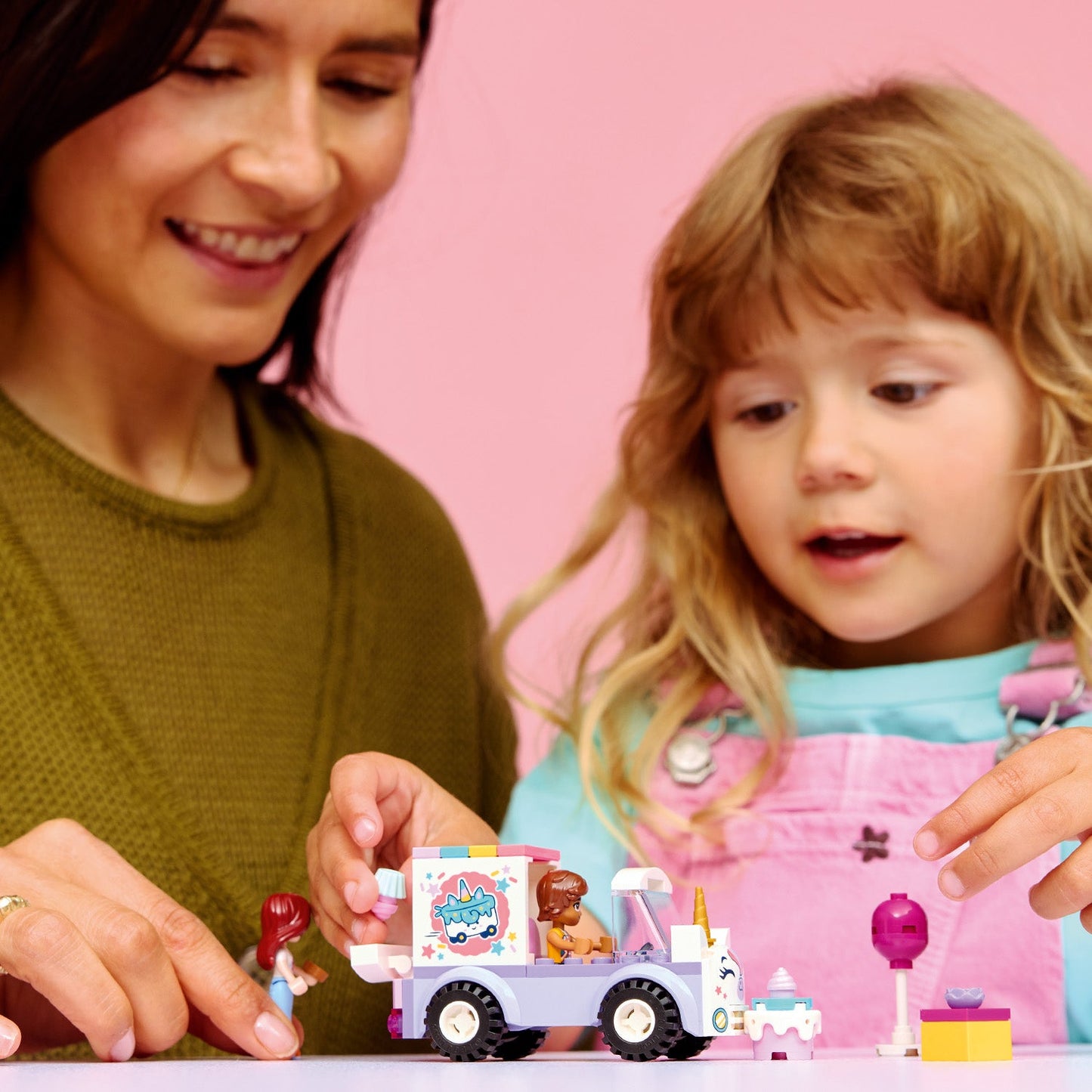 LEGO Friends: Unicorn Cake Delivery Car (42675)