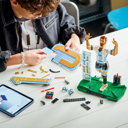 LEGO Editions: Lionel Messi Soccer Legend (43015)