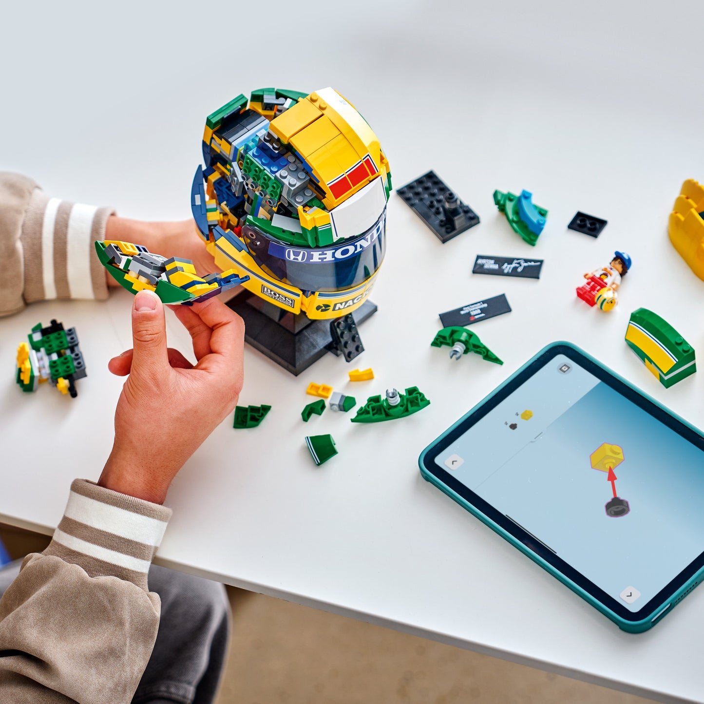 LEGO Editions: Ayrton Senna Helmet (43024)