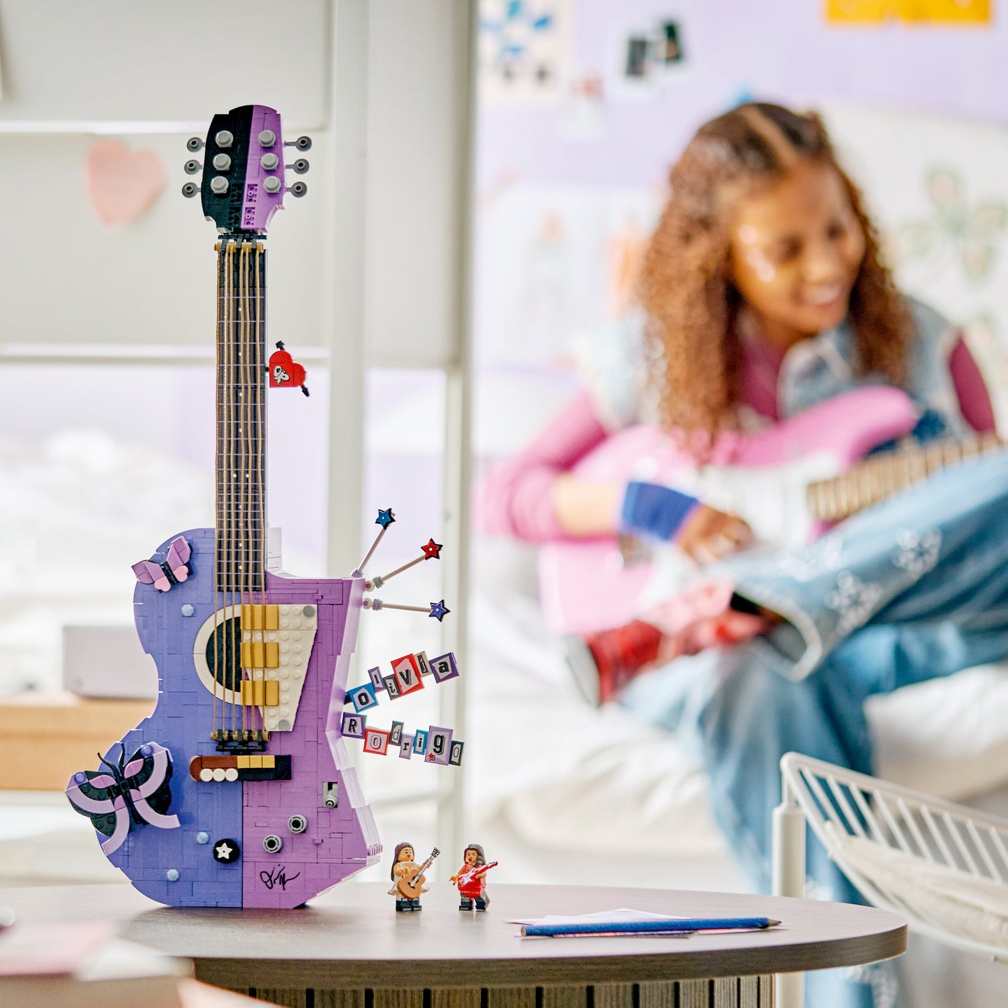 LEGO Editions: Olivia Rodrigos Dual Guitar (43031)