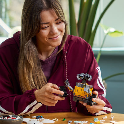 LEGO Disney and Pixar: WALL-E and EVE (43279)