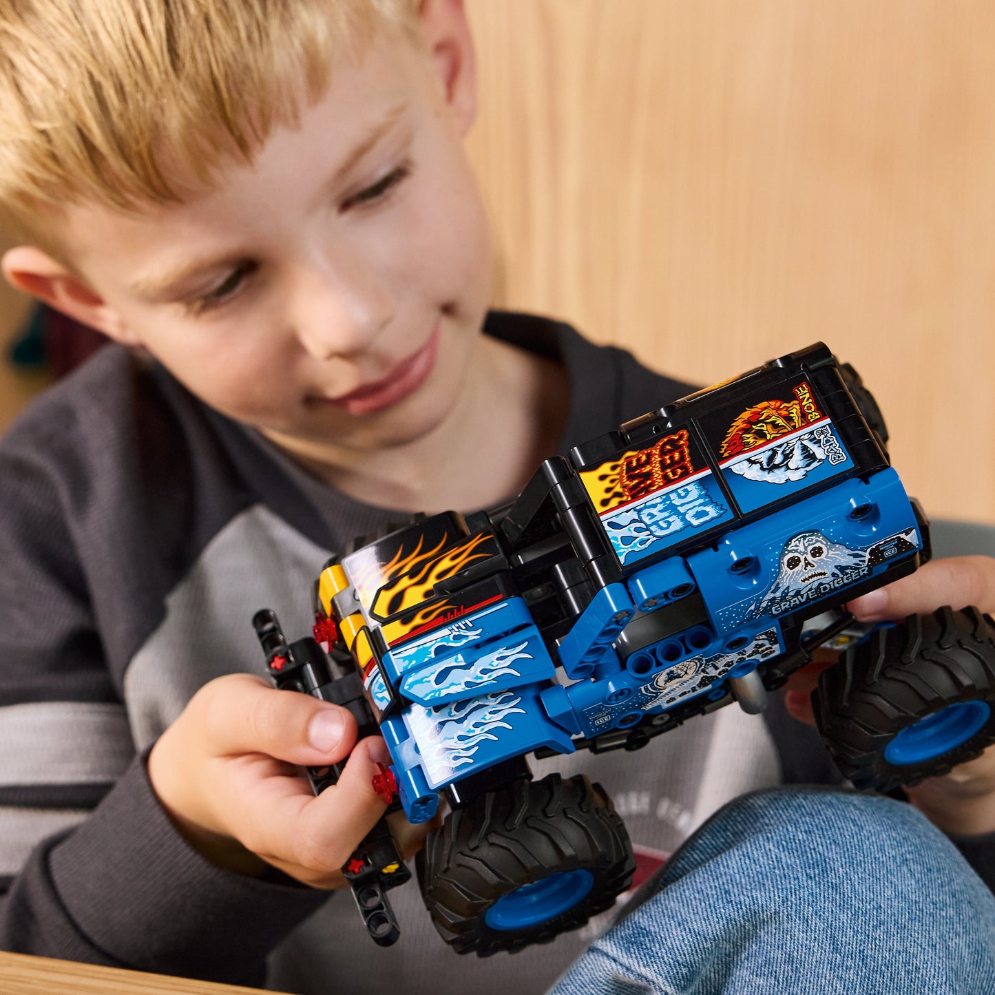 LEGO Technic: Monster Jam Grave Digger Fire and Ice (42219)