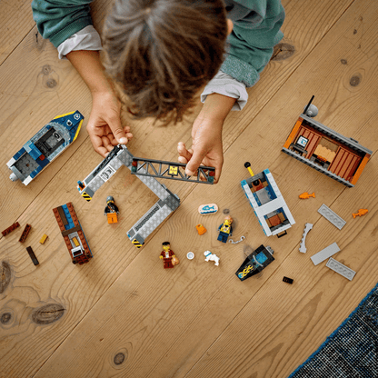 LEGO CITY: Police Speedboat and Crooks' Hideout (60417)