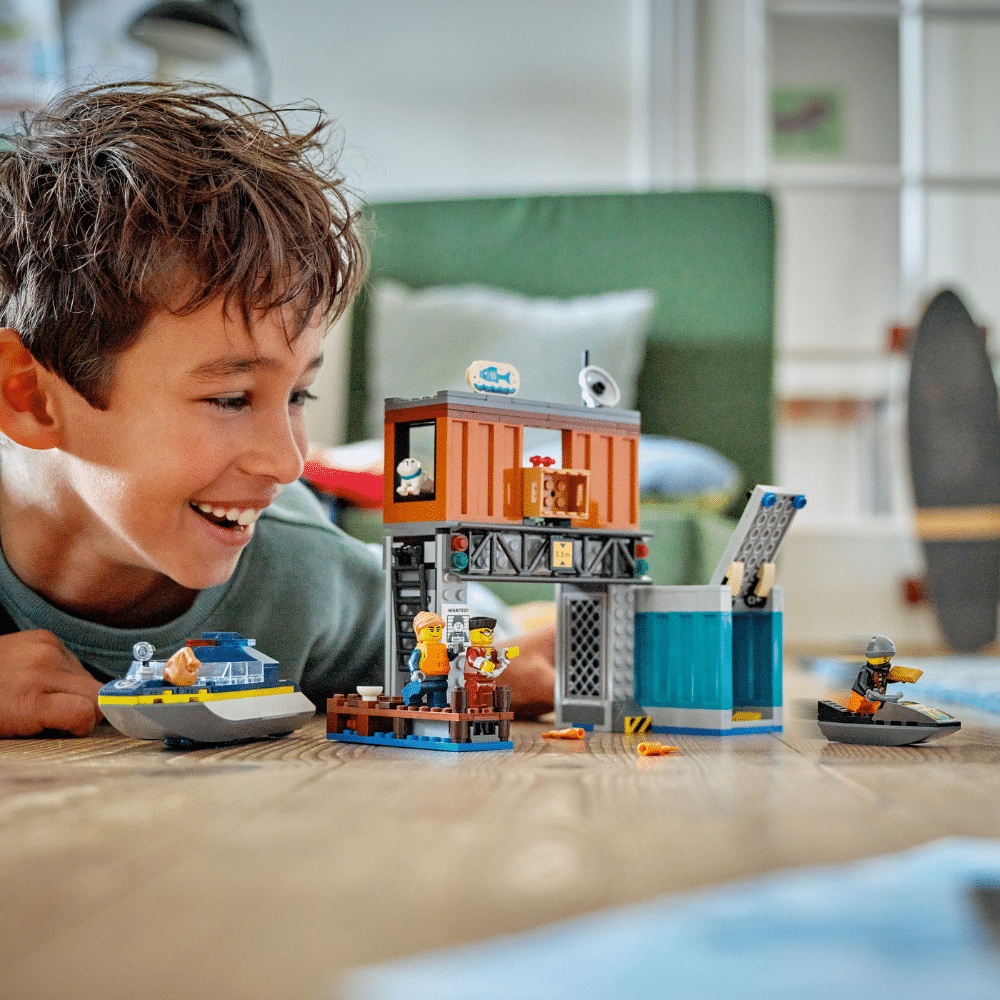 LEGO CITY: Police Speedboat and Crooks' Hideout (60417)