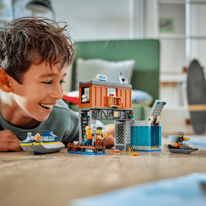 LEGO CITY: Police Speedboat and Crooks' Hideout (60417)