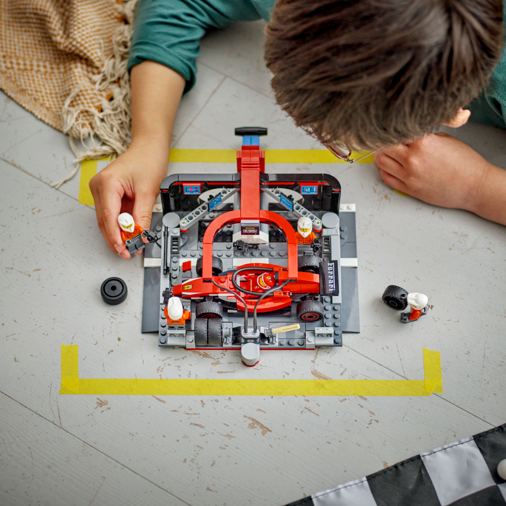 LEGO City: F1 Pit Stop and Pit Crew with Ferrari Car (60443)