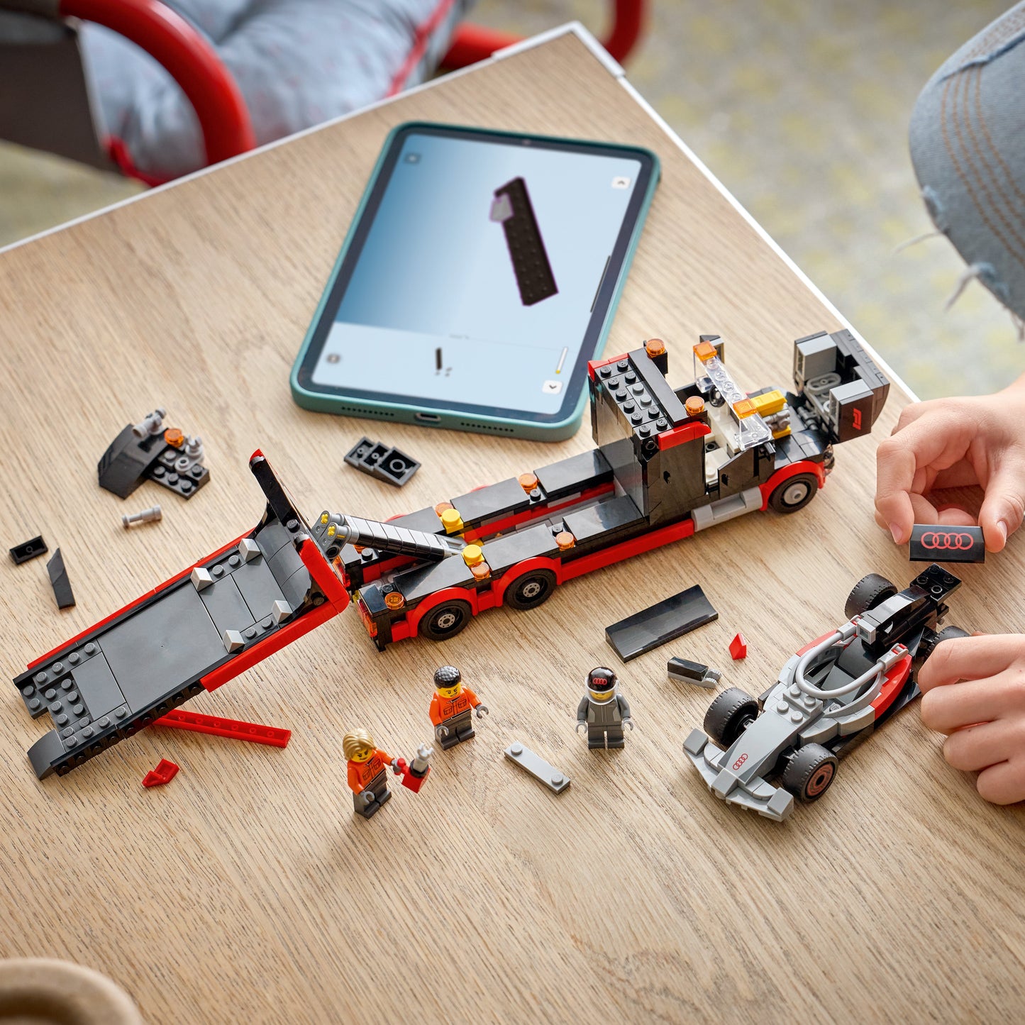 LEGO City: F1 Display Truck with Audi F1 Race Car (60493)