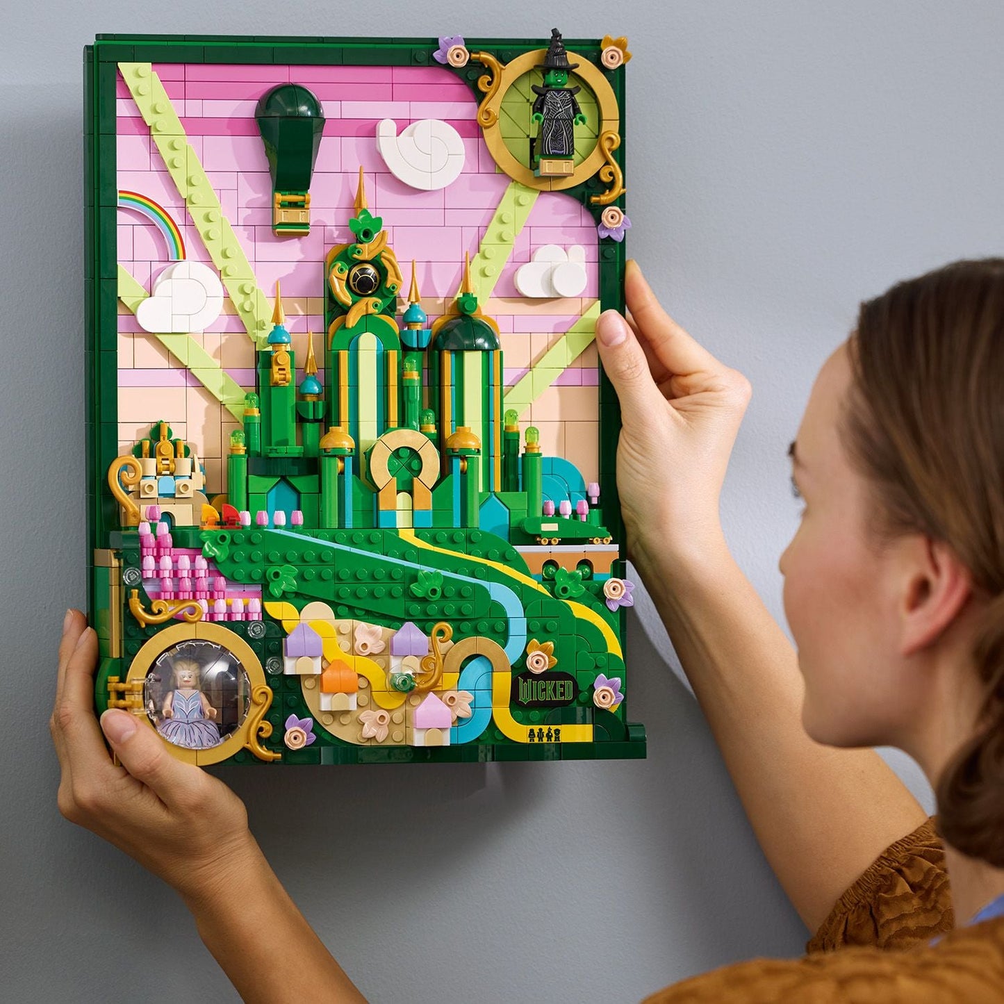 LEGO Wicked: Emerald City Wall Art (75685)